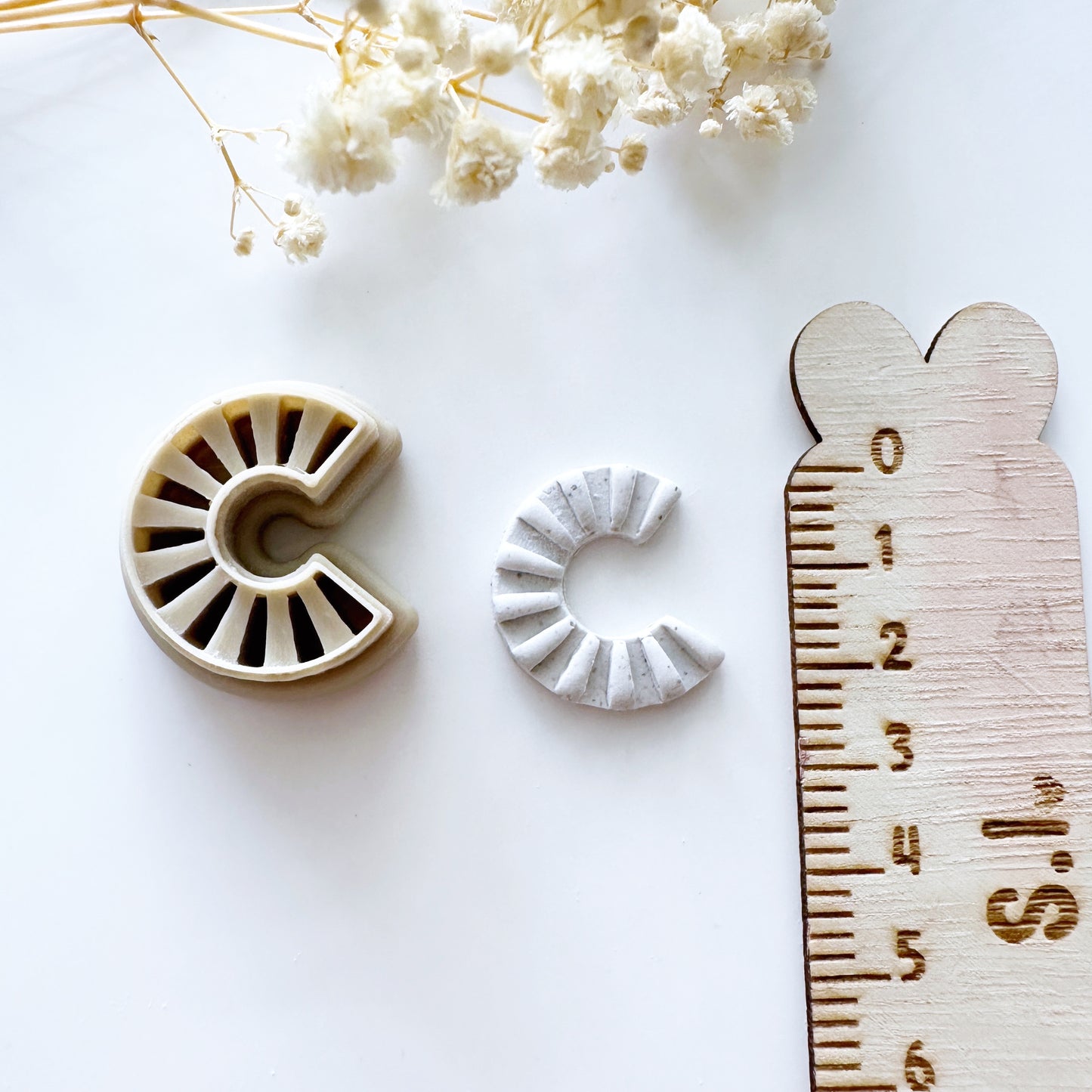 Macrame C-shape cutter