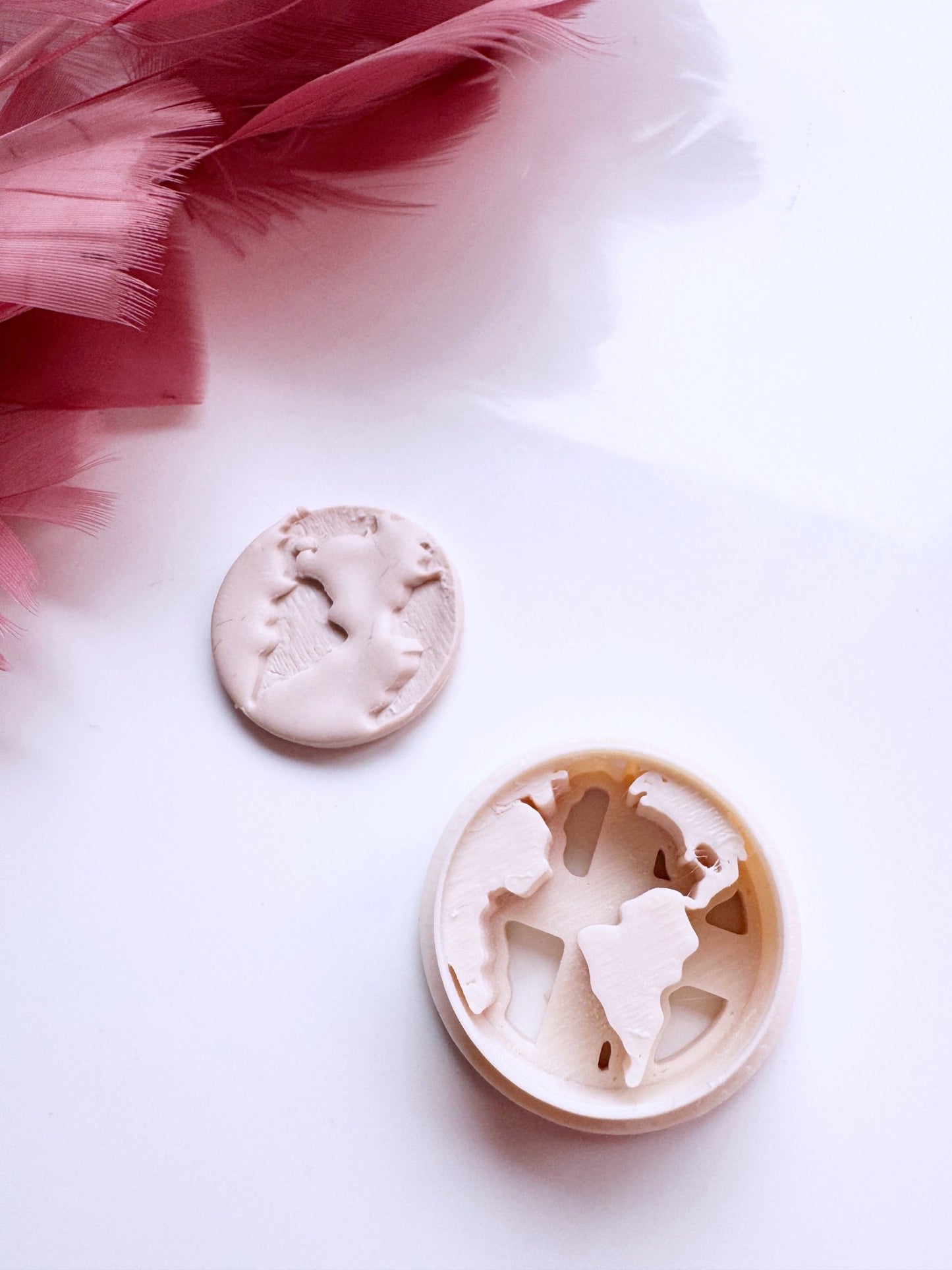 Earth embossed cutter - S.I. Originals