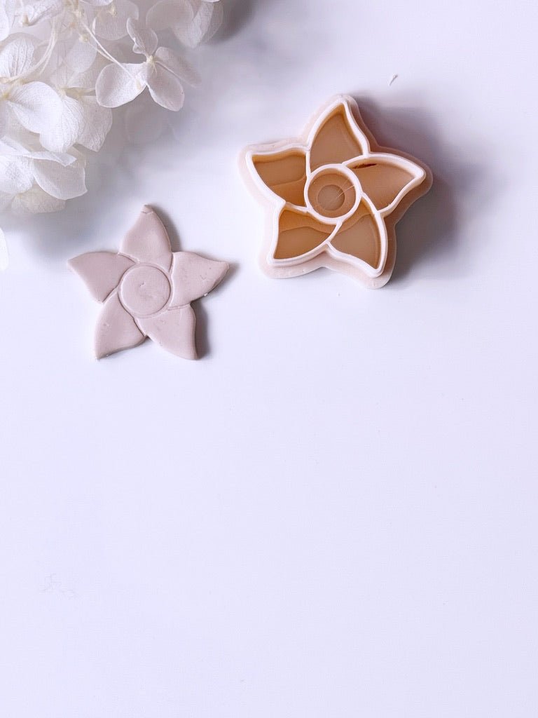 Embossed flower cutter - S.I. Originals