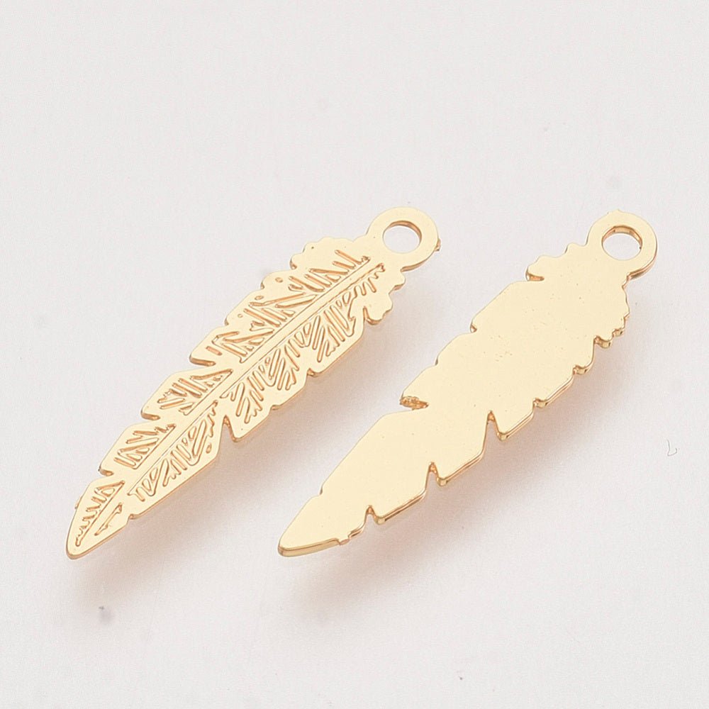 Goudkleurige messing veertjes – Geëtste hangers | 20 mm - S.I. Originals