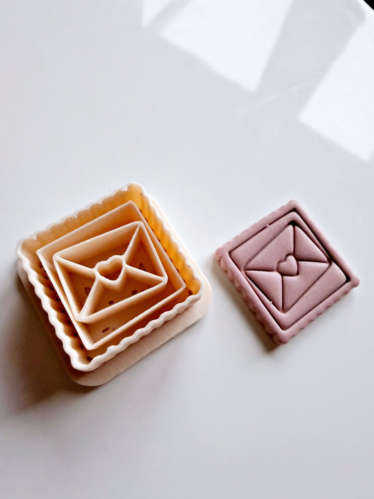 Lettre d’Amour – Postzegelcutter | Love from Paris - S.I. Originals