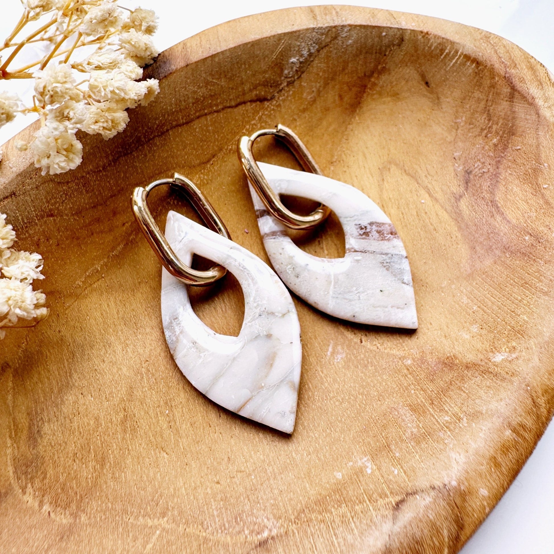 Pointed Marble Drop Oorbellen - S.I. Originals